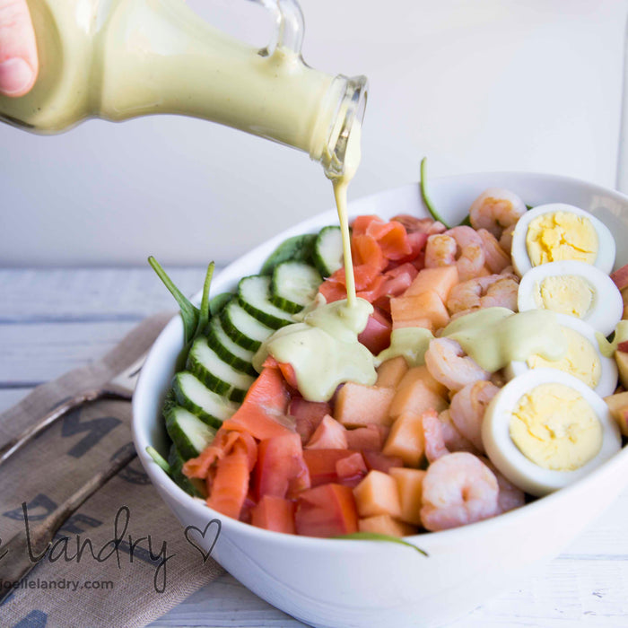 Salade d’été aux crevettes et aux œufs