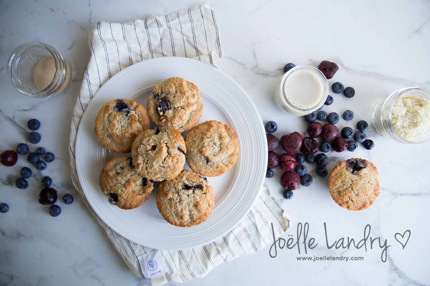 Muffins moelleux aux cerises et bleuets